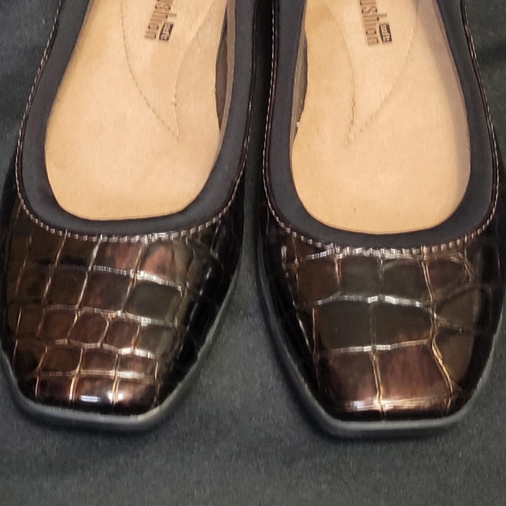 Clarks Collection Soft Cushion Alligator Print Slip On Size 6.5 Flats Loafers - Picture 7 of 10